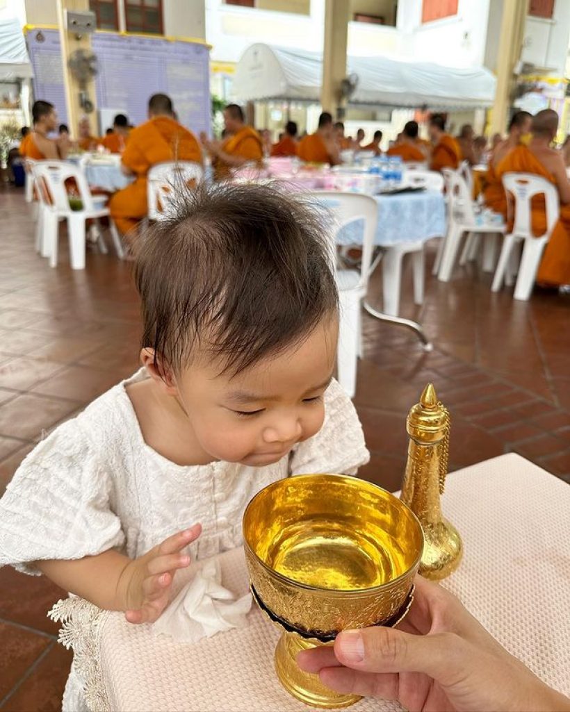 มิว-เซนต์ ยกครอบครัวทำบุญ น้องมารินมือไม้อ่อนมารยามงามมาก