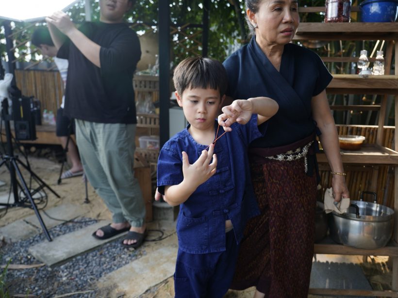 ยายหนิงสอนหลานชายดีมาก น้องสายฟ้าพายุ เล่นของเล่นบ้านๆไม่ติดหรู