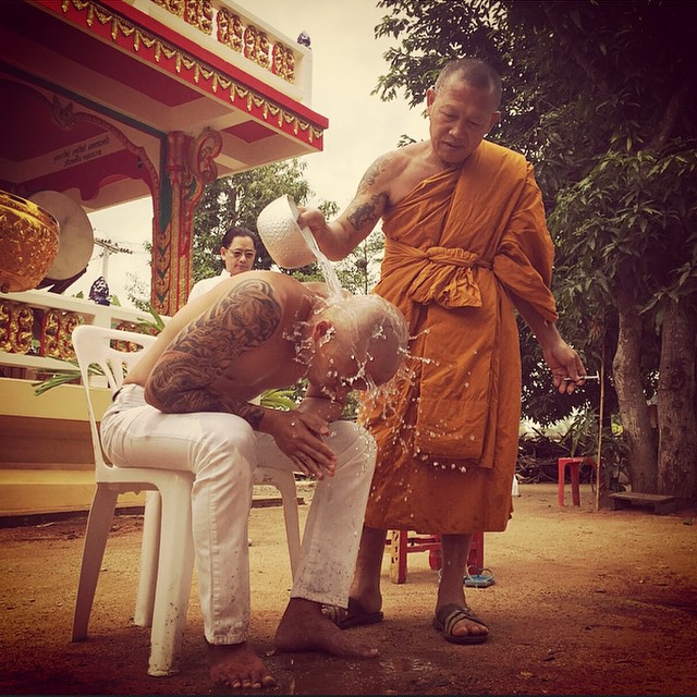 แอฟ เผยภาพ พระสงกรานต์ ใน ขณะ วิปัสนากรรมฐานในวัดป่า