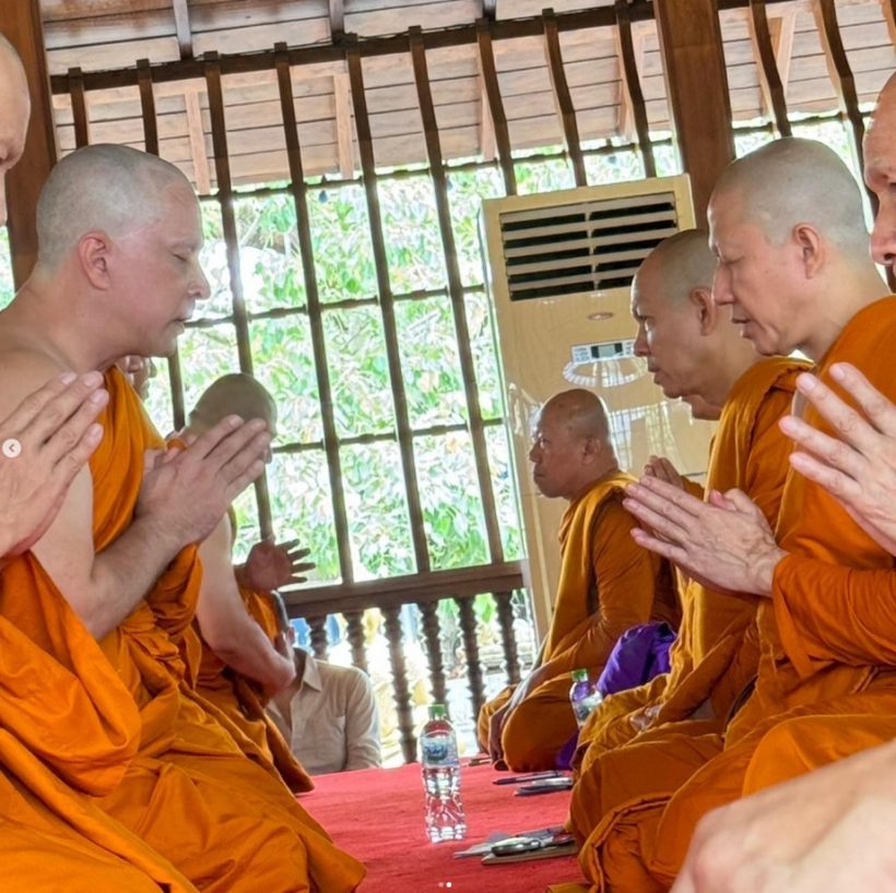 เปิดภาพนักแสดงรุ่นใหญ่ “จอนนี่ แอนโฟเน่” อุปสมบท ที่ศรีลังกา