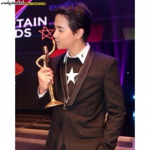 เจมส์จิรายุ ซิวรางวัลขวัญใจมหาชนฯ