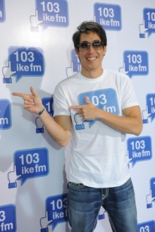 ศิลปินยกทัพกด “Like” ให้กำลังใจเปิดคลื่นวิทยุน้องใหม่ “103 Like fm.”