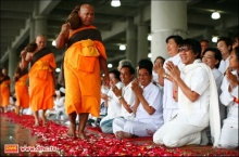 ฮือฮา โน้ส-อุดม แต่งชุดขาว ร่วมโครงการธุดงค์ของวัดพระธรรมกาย 