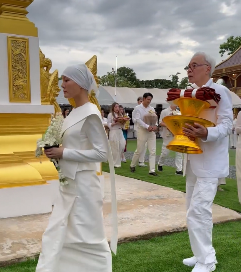 เปิดโฉมหน้าผู้ใหญ่คนสำคัญ ถือผ้าไตรพระราชทาน เดินตามหลังเจนี่