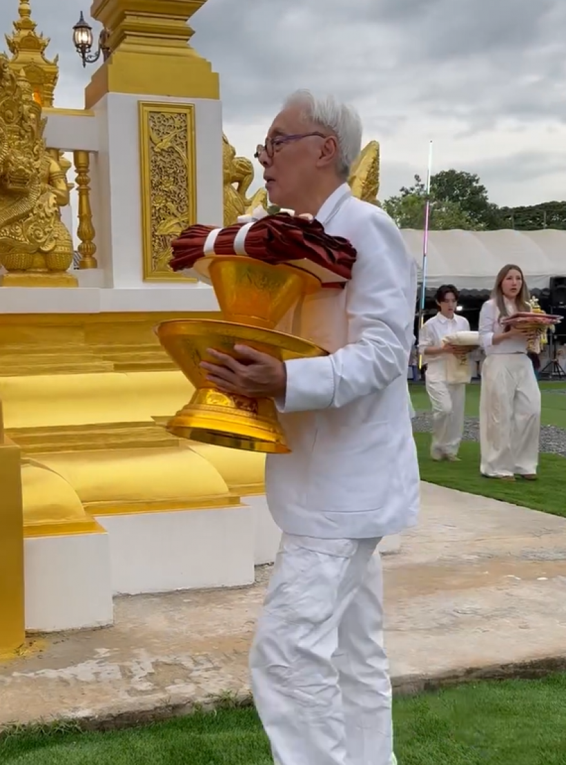 เปิดโฉมหน้าผู้ใหญ่คนสำคัญ ถือผ้าไตรพระราชทาน เดินตามหลังเจนี่