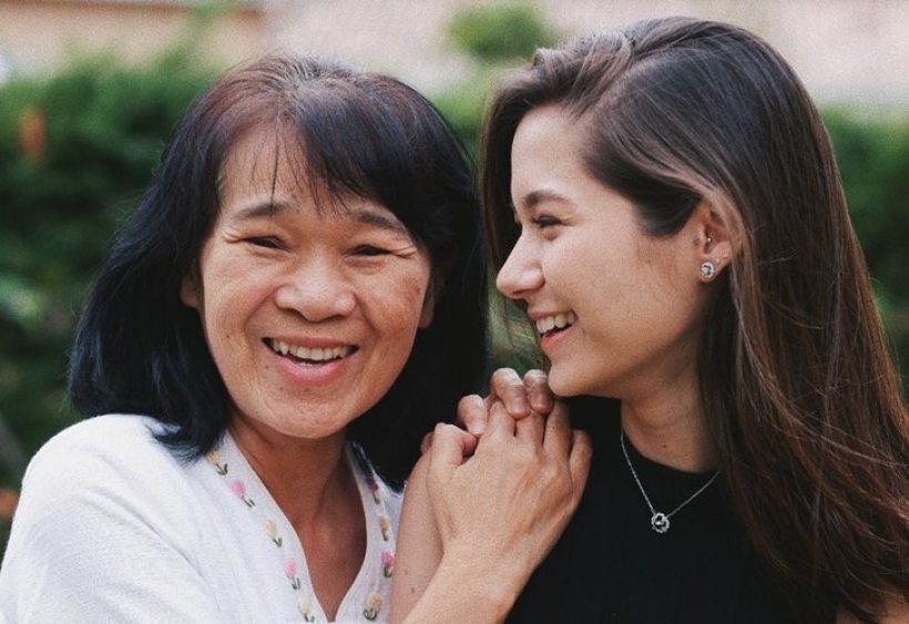 อึ้งประวัติคุณเเม่ วี วิโอเลต ธรรมดาซะที่ไหน ความเก่งระดับประเทศ