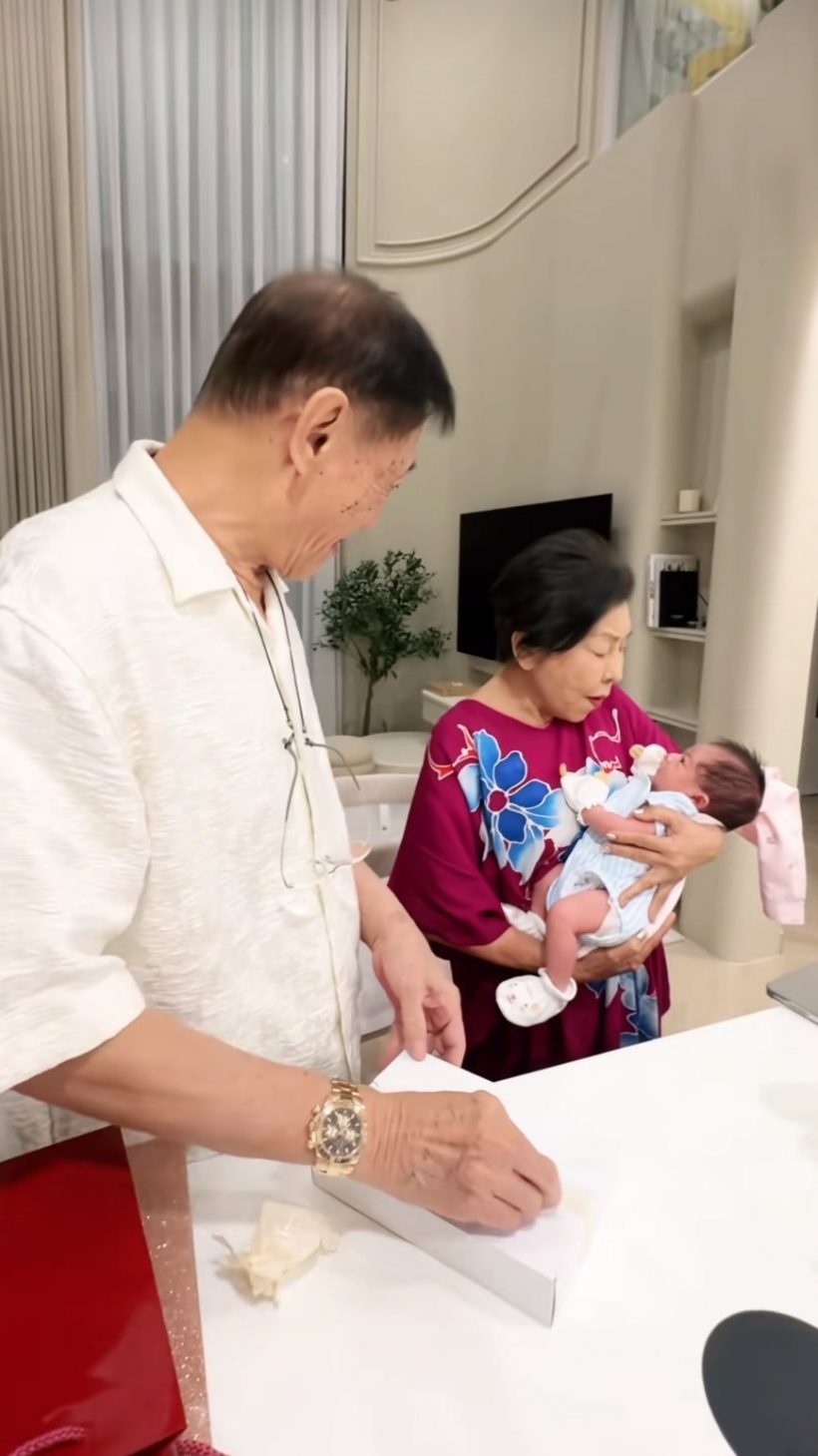 คุณปู่คุณย่า รับขวัญน้องนช่าชุดใหญ่ สมกับเกิดมาบนกองทองตัวจริง