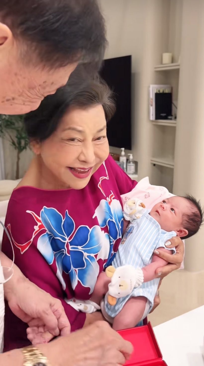 คุณปู่คุณย่า รับขวัญน้องนช่าชุดใหญ่ สมกับเกิดมาบนกองทองตัวจริง
