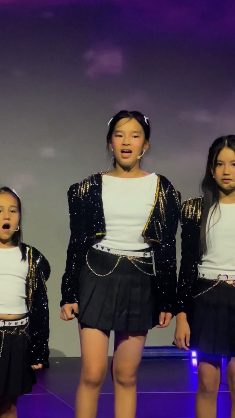 น้องปีใหม่ ขึ้นโชว์ทั้งร้องทั้งเต้น สงกรานต์-แอฟ-นนกุล เชียร์ติดขอบเวที