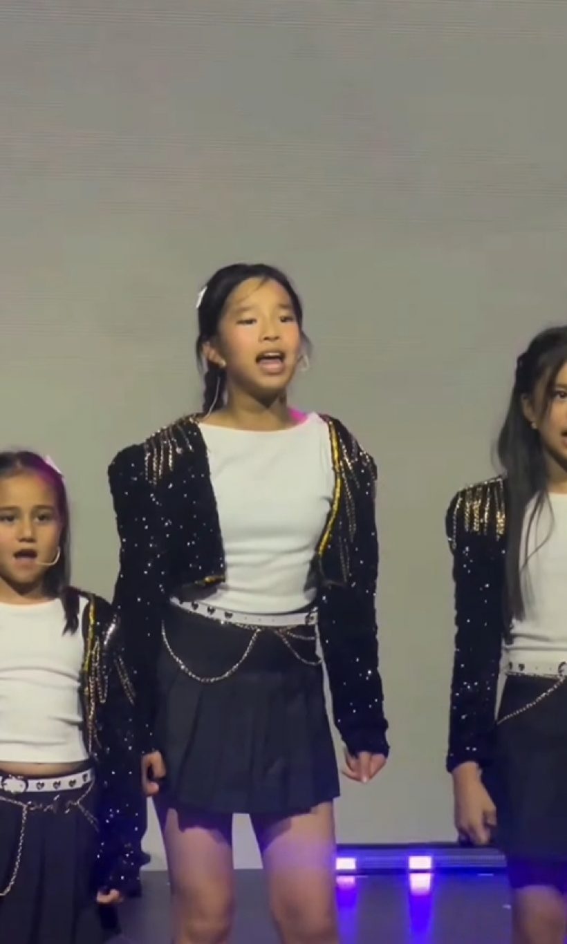 น้องปีใหม่ ขึ้นโชว์ทั้งร้องทั้งเต้น สงกรานต์-แอฟ-นนกุล เชียร์ติดขอบเวที