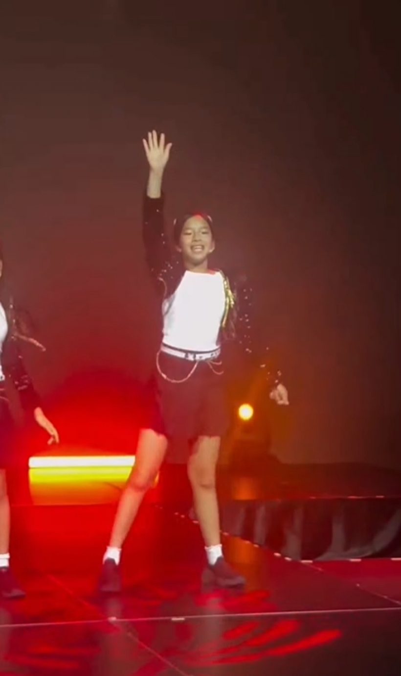 น้องปีใหม่ ขึ้นโชว์ทั้งร้องทั้งเต้น สงกรานต์-แอฟ-นนกุล เชียร์ติดขอบเวที
