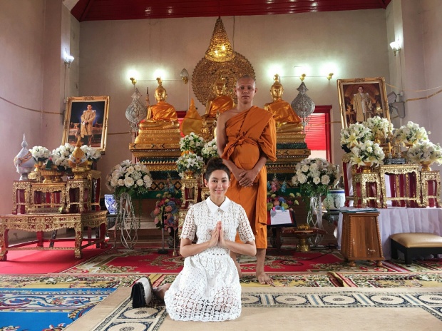 “เบลล่า” ทำบุญบวชพระใหม่ ครบ 1 ปี “คุณพ่ออาโนล” จากไป