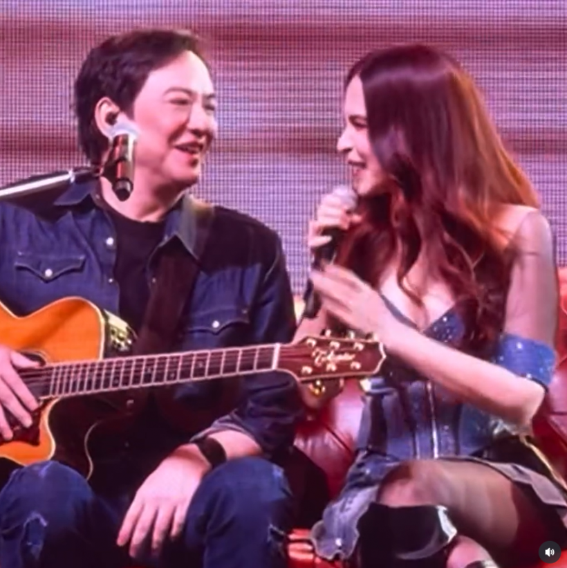 วัยรุ่น 90 กรี๊ดลั่น มาช่า โชว์จุ๊บนักร้องหนุ่มคู่จิ้นบนเวทีคอนเสิร์ต