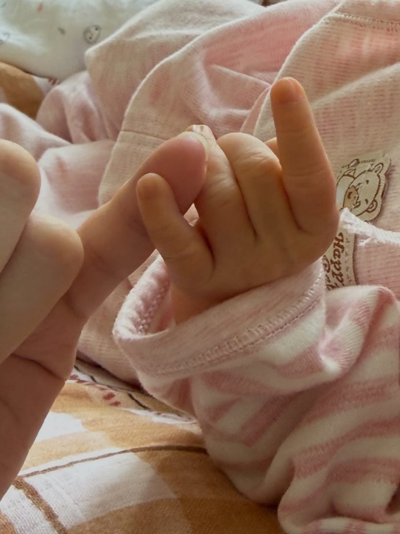 มาแล้ว! สาวดังเป็นคุณแม่เต็มตัว ตั้งใจเลี้ยงลูกจนข้อมืออักเสบ