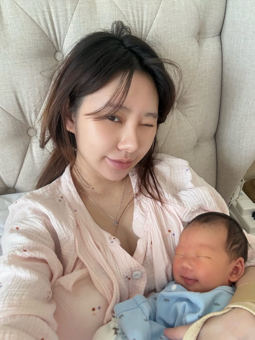 มาแล้ว! สาวดังเป็นคุณแม่เต็มตัว ตั้งใจเลี้ยงลูกจนข้อมืออักเสบ