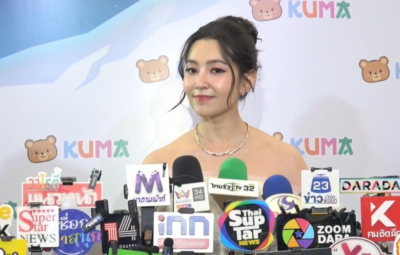 อ้าว! ดรามาเฉย... เบลล่า โดนชาวเน็ตถาม "ทำไมต้องมีคนกางร่มให้" ในงานบุญ?