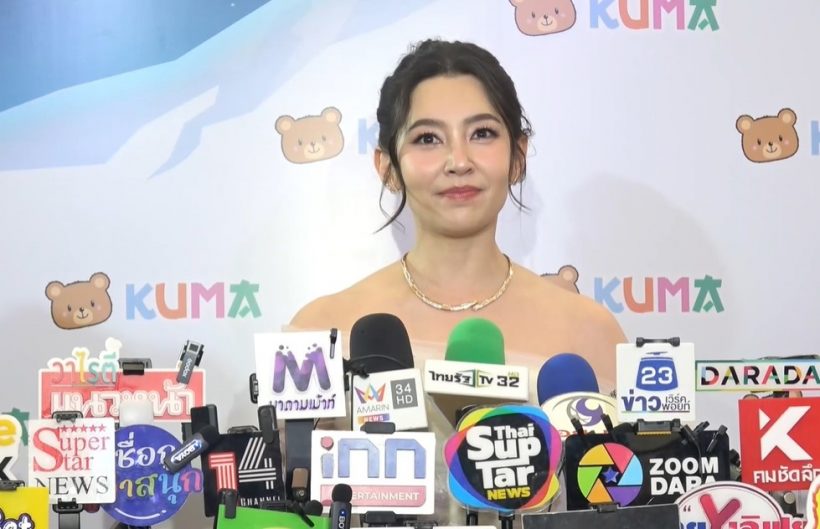 อ้าว! ดรามาเฉย... เบลล่า โดนชาวเน็ตถาม "ทำไมต้องมีคนกางร่มให้" ในงานบุญ?