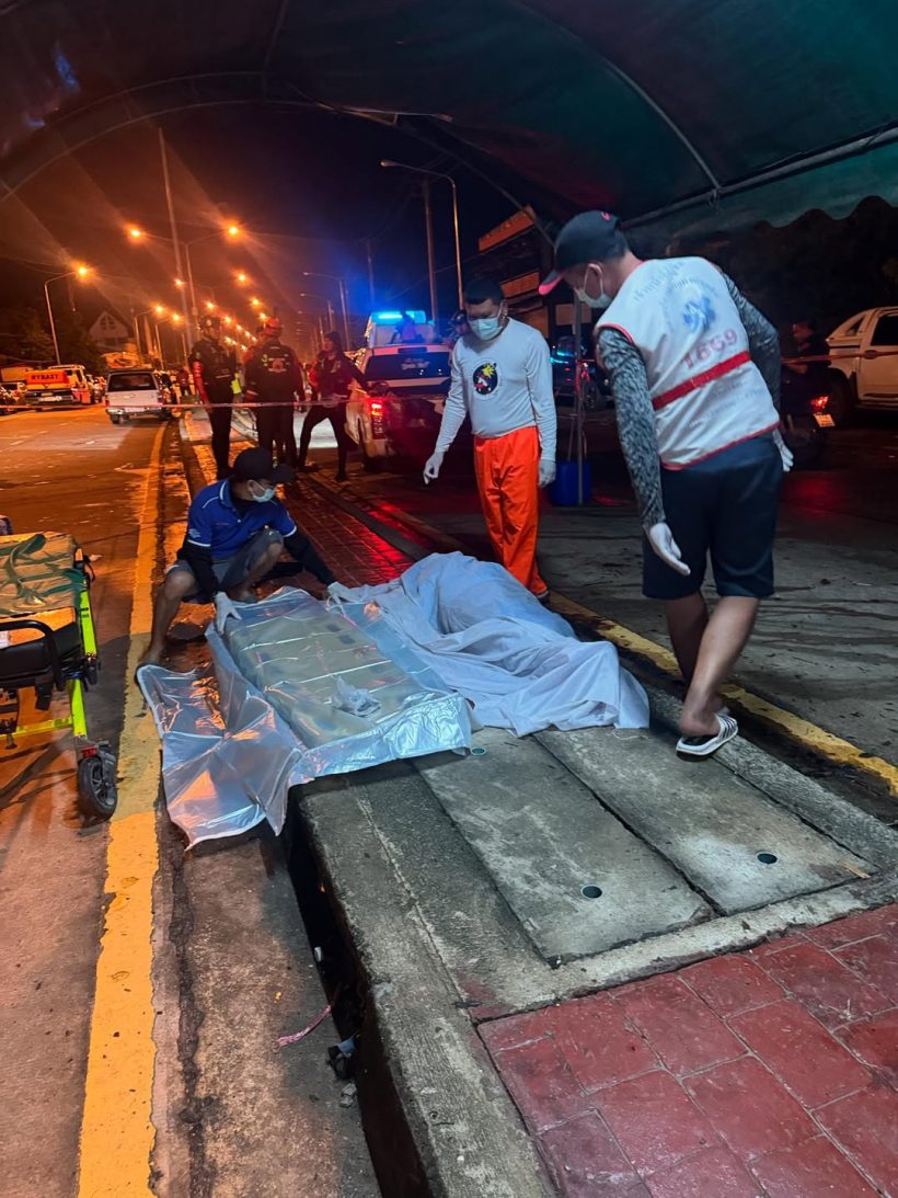 สุดยอดน้ำใจ! เธอคนนี้นั่งกินข้าว เฝ้าศพ จากน้ำท่วมหาดใหญ่