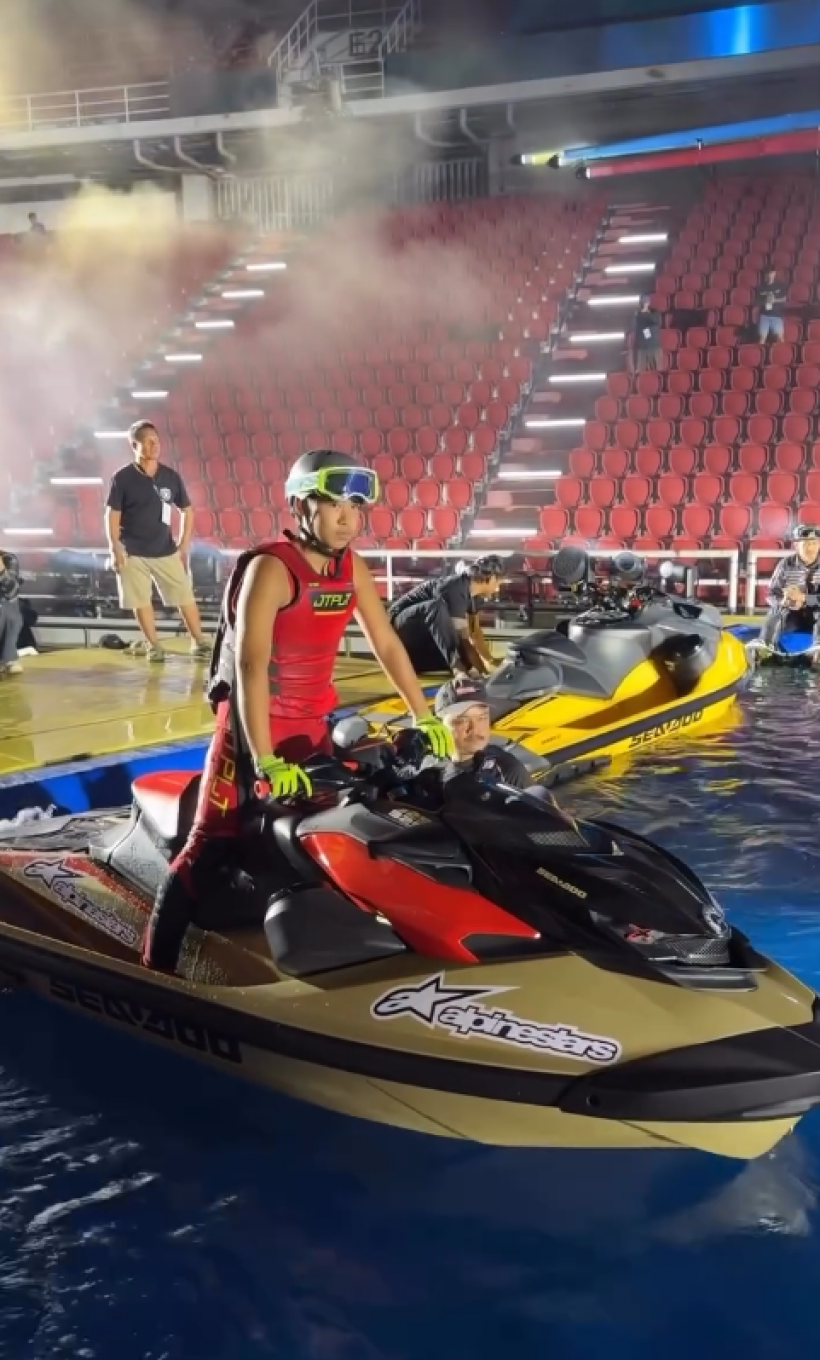 หนุ่มน้อยวัย 14 โชว์ลีลาขี่เจ็ทสกีในพิธีเปิดซีเกมส์ ที่เเท้คือทายาทคนดัง