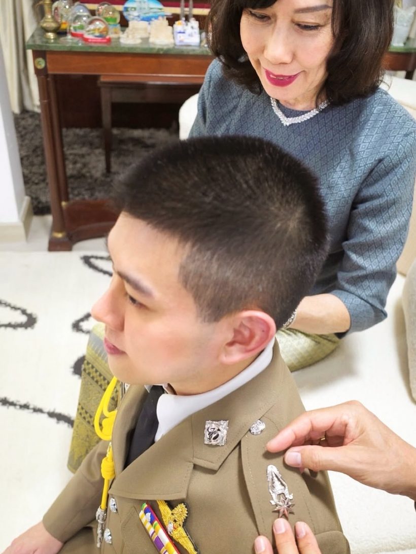 เฮดังๆ! มาร์กี้-มิ้นต์ ร่วมฉลองอดีตดาราหนุ่มคนนี้ได้เลื่อนยศ