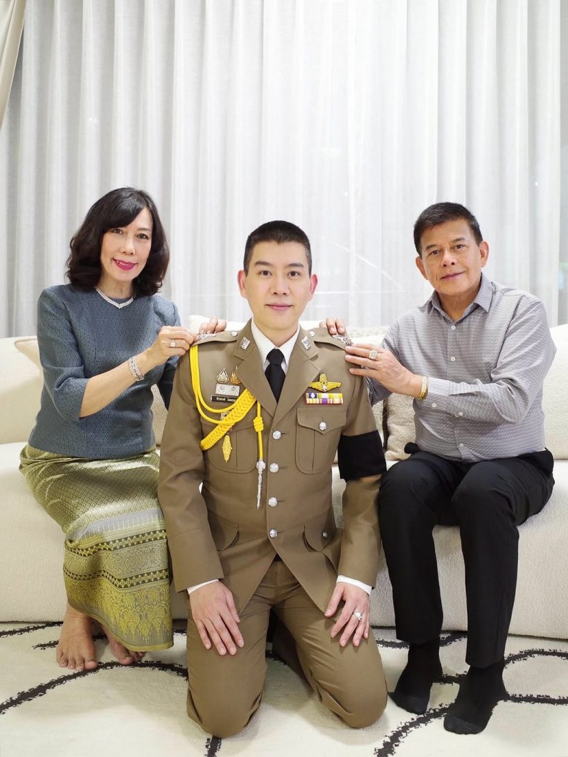 เฮดังๆ! มาร์กี้-มิ้นต์ ร่วมฉลองอดีตดาราหนุ่มคนนี้ได้เลื่อนยศ