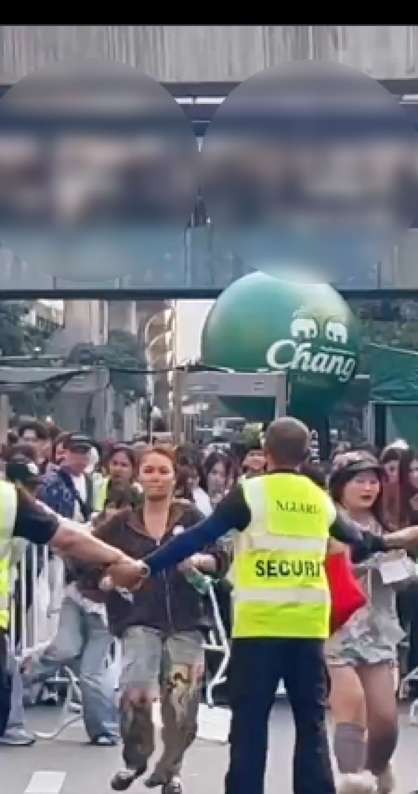 เปิดนาทีแฟนไทย-อินเตอร์ วิ่งกรูแย่งที่หน้าเวที รอดูกองทัพ T-POP