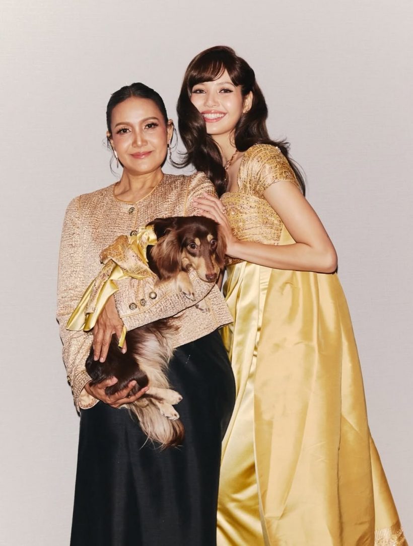 คุณเเม่จิตทิพย์ ถ่ายรูปคู่ลิซ่า ความสวยเเย่งซีนลูกสาวสุดๆ