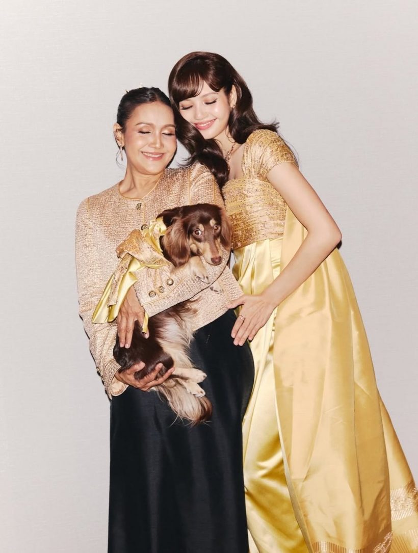 คุณเเม่จิตทิพย์ ถ่ายรูปคู่ลิซ่า ความสวยเเย่งซีนลูกสาวสุดๆ