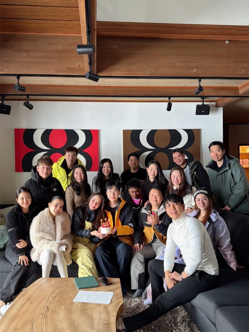 ซูมด่วน! อั้ม พัชราภา นั่งข้างไฮโซดัง โดนจับจิ้นรัวๆ