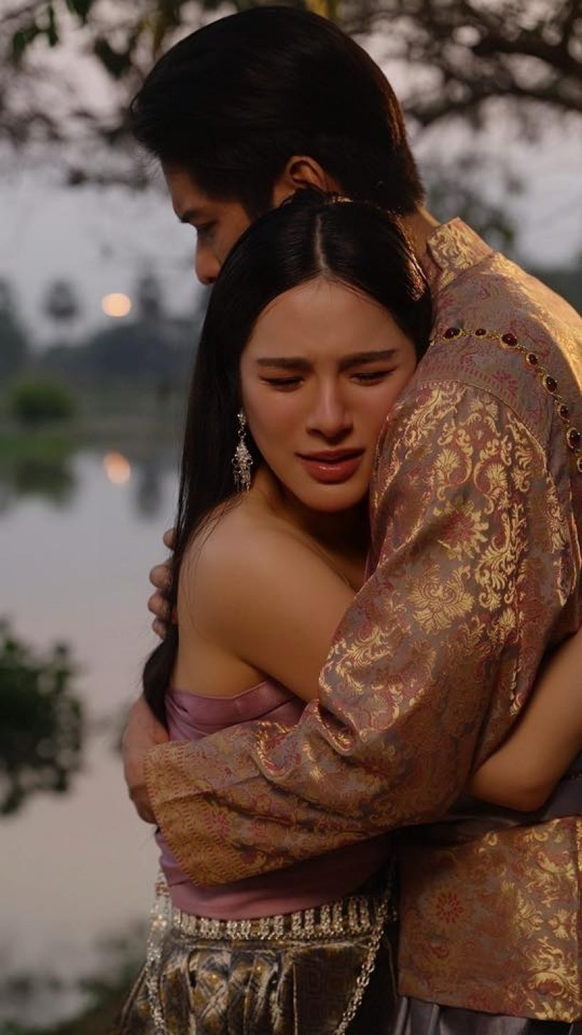 พีเรียดแบบสับ! ปันปันห่มสไบคู่หนุ่มฮ็อต นี่มันเรื่องอะไร?