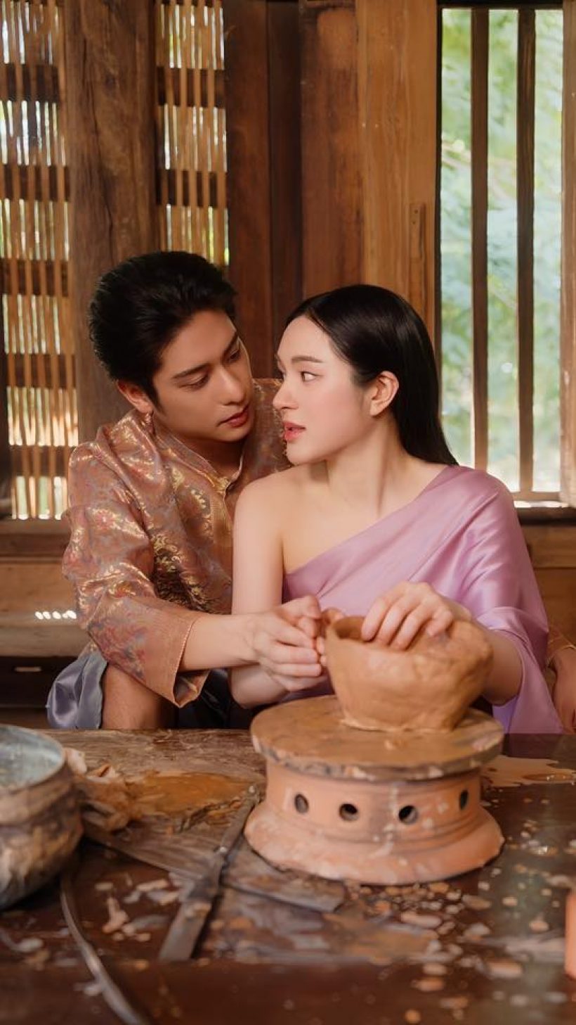 พีเรียดแบบสับ! ปันปันห่มสไบคู่หนุ่มฮ็อต นี่มันเรื่องอะไร?