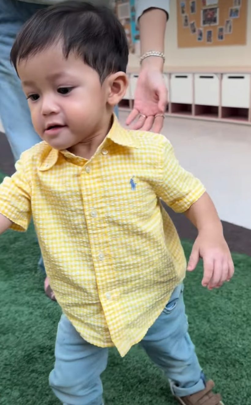 เปิดภาพอบอุ่น แจ็ค-ใบหม่อน อยู่พร้อมหน้า พาลูกสมัครเรียน