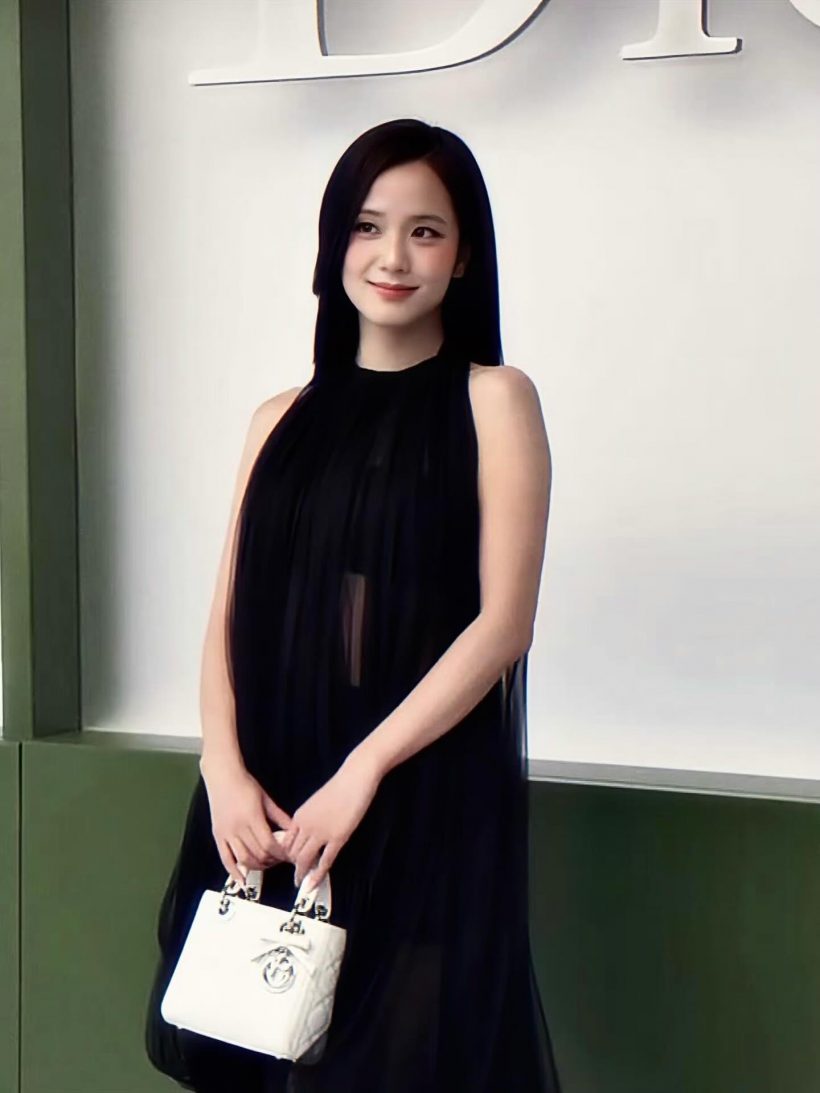 ปารีสไฟลุก! หลิงออม กระทบไหล่จีซู BLACKPINK นั่งเมาท์มอยแบบจึ้ง!!