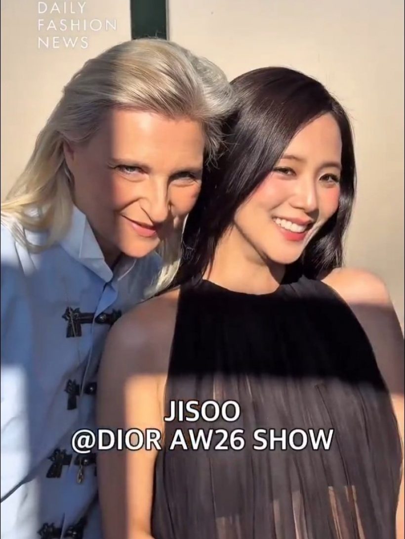 ปารีสไฟลุก! หลิงออม กระทบไหล่จีซู BLACKPINK นั่งเมาท์มอยแบบจึ้ง!!