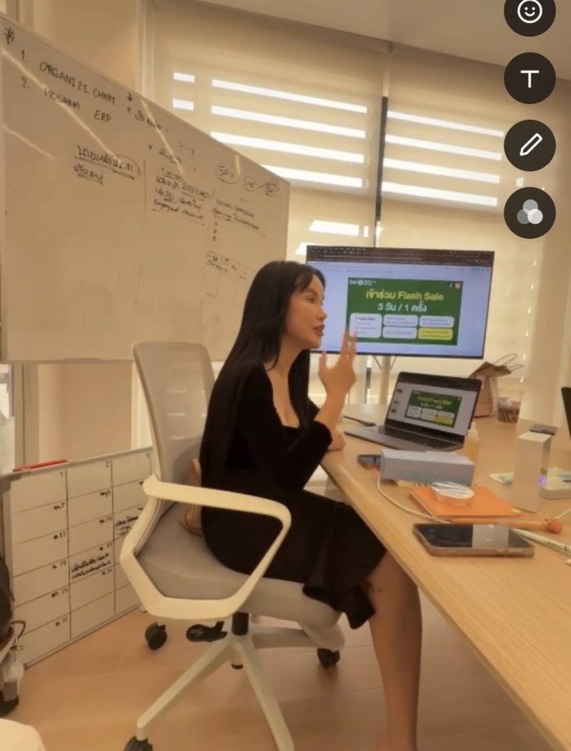 เปิดชุด โค้ชส้ม ที่ใส่ไปวันนั้น ทำดราม่าสะเทือนโซเชียล