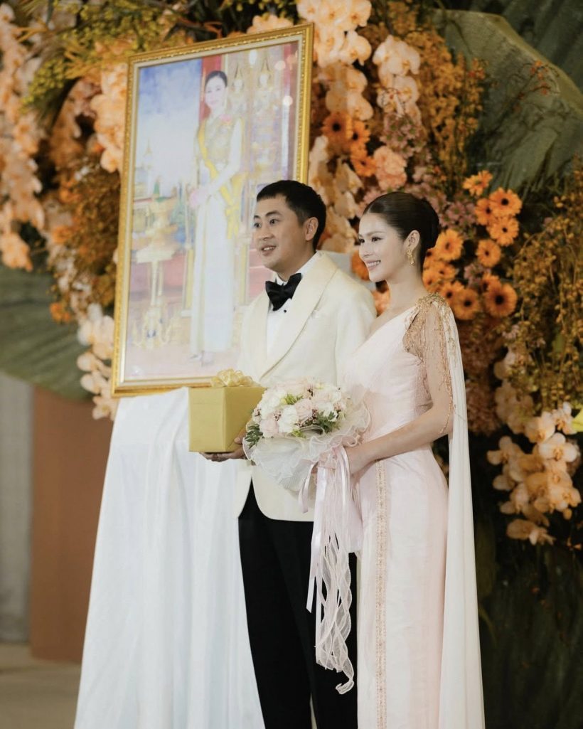 นาทีประทับใจ! งานแต่ง เปอร์-ยิหวา รับพระราชทานของขวัญจากพระราชินี