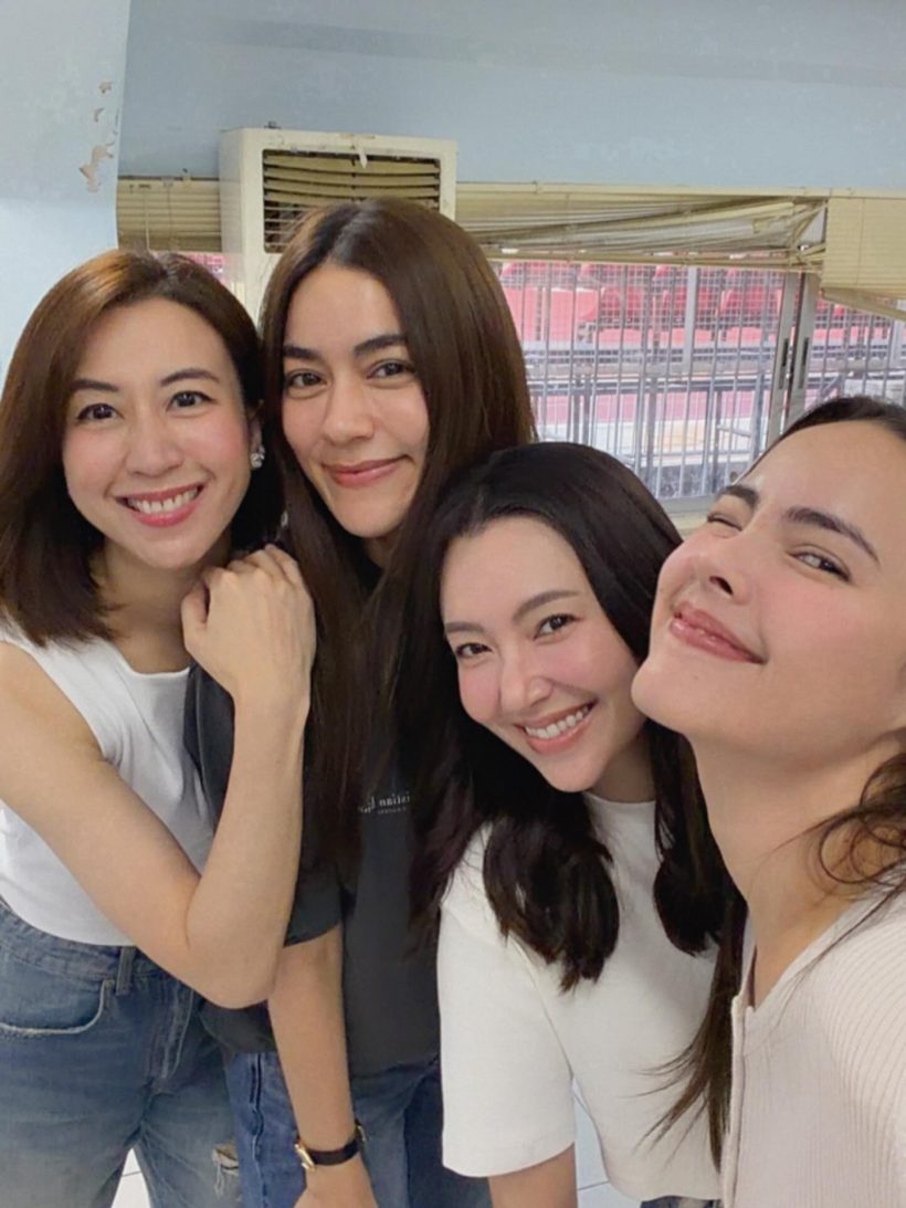 นานทีปีหน!ภาพหาดูยาก เบลล่า-ญาญ่า-คิม อยู่ในเฟรมเดียวกัน