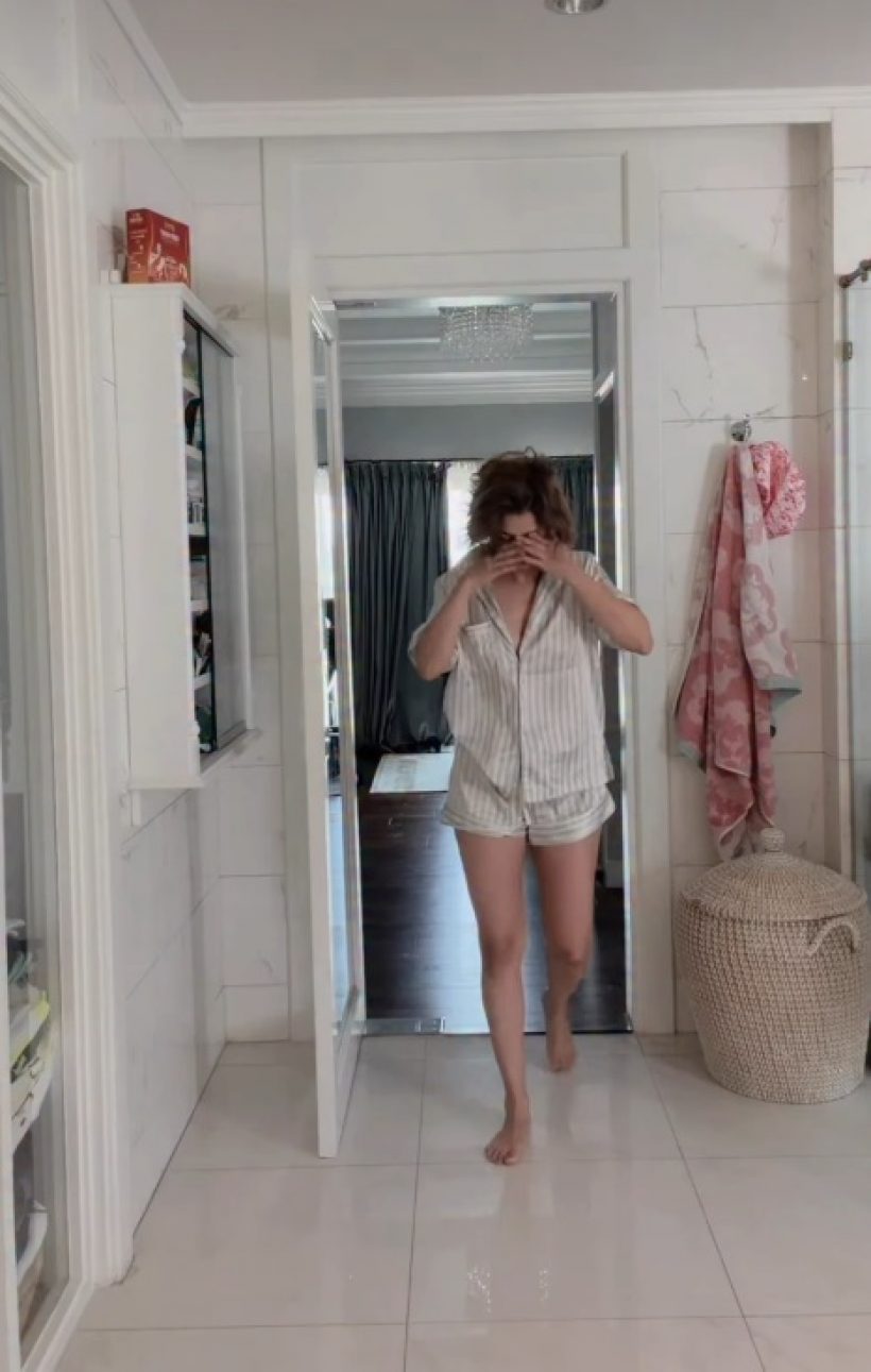 เอมี่ กลิ่นประทุม พลีชีพเปิดสภาพเพิ่งตื่น แต่ดันสวยจนคนตะลึง