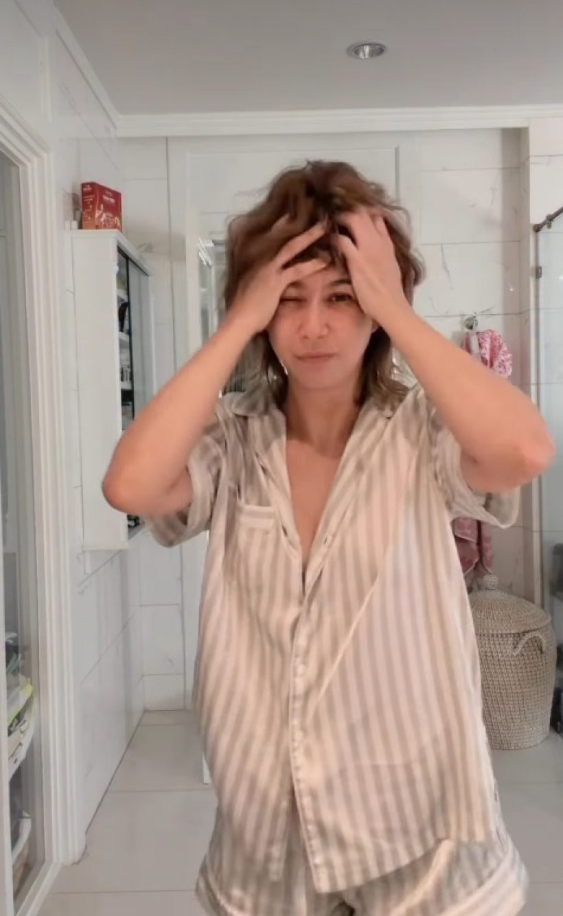 เอมี่ กลิ่นประทุม พลีชีพเปิดสภาพเพิ่งตื่น แต่ดันสวยจนคนตะลึง