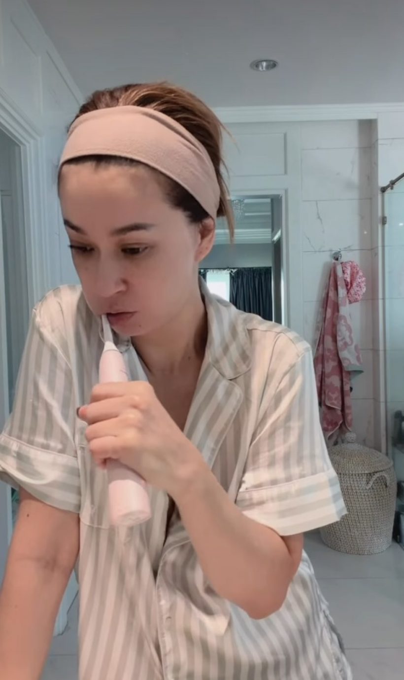 เอมี่ กลิ่นประทุม พลีชีพเปิดสภาพเพิ่งตื่น แต่ดันสวยจนคนตะลึง