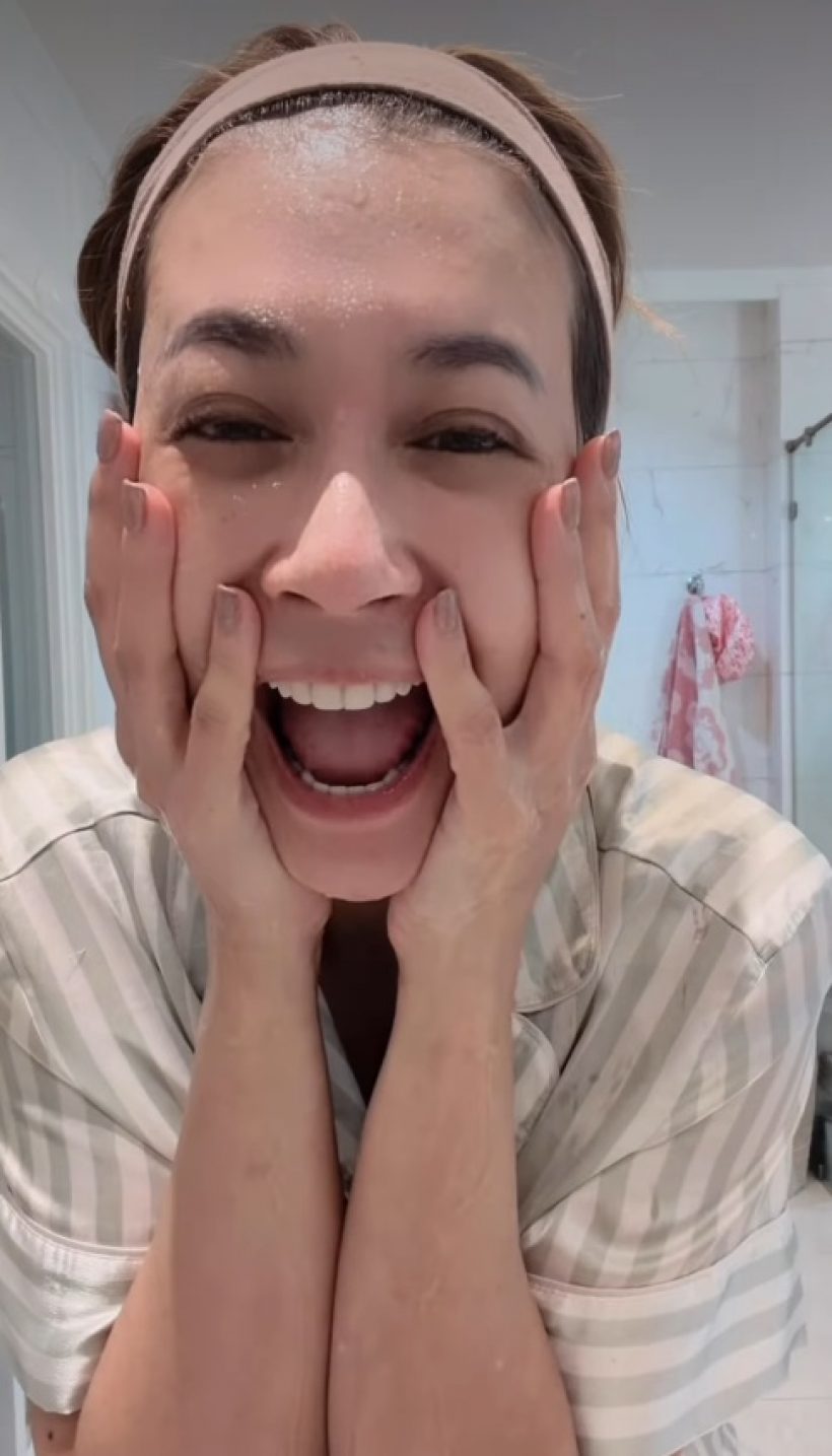 เอมี่ กลิ่นประทุม พลีชีพเปิดสภาพเพิ่งตื่น แต่ดันสวยจนคนตะลึง