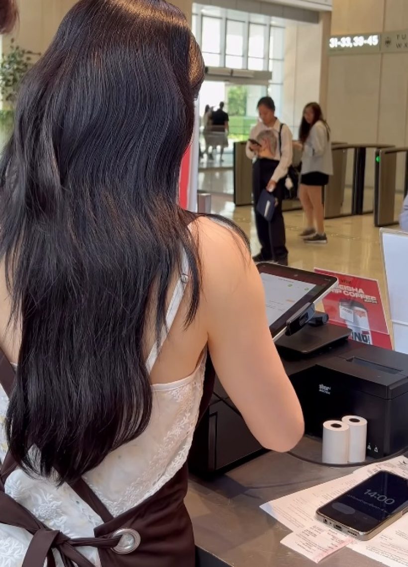 นางเอกดัง ขยันมาก!! ลุยงานบาริสต้าเองทุกขั้นตอน