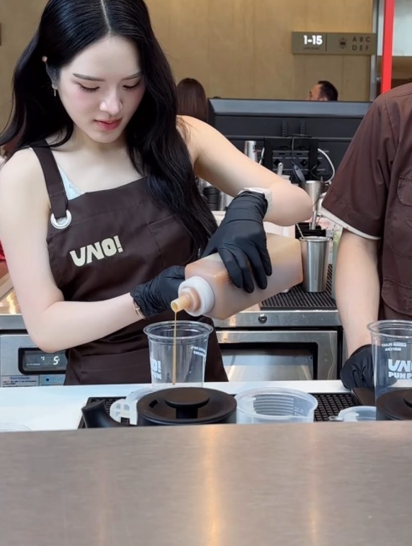 นางเอกดัง ขยันมาก!! ลุยงานบาริสต้าเองทุกขั้นตอน