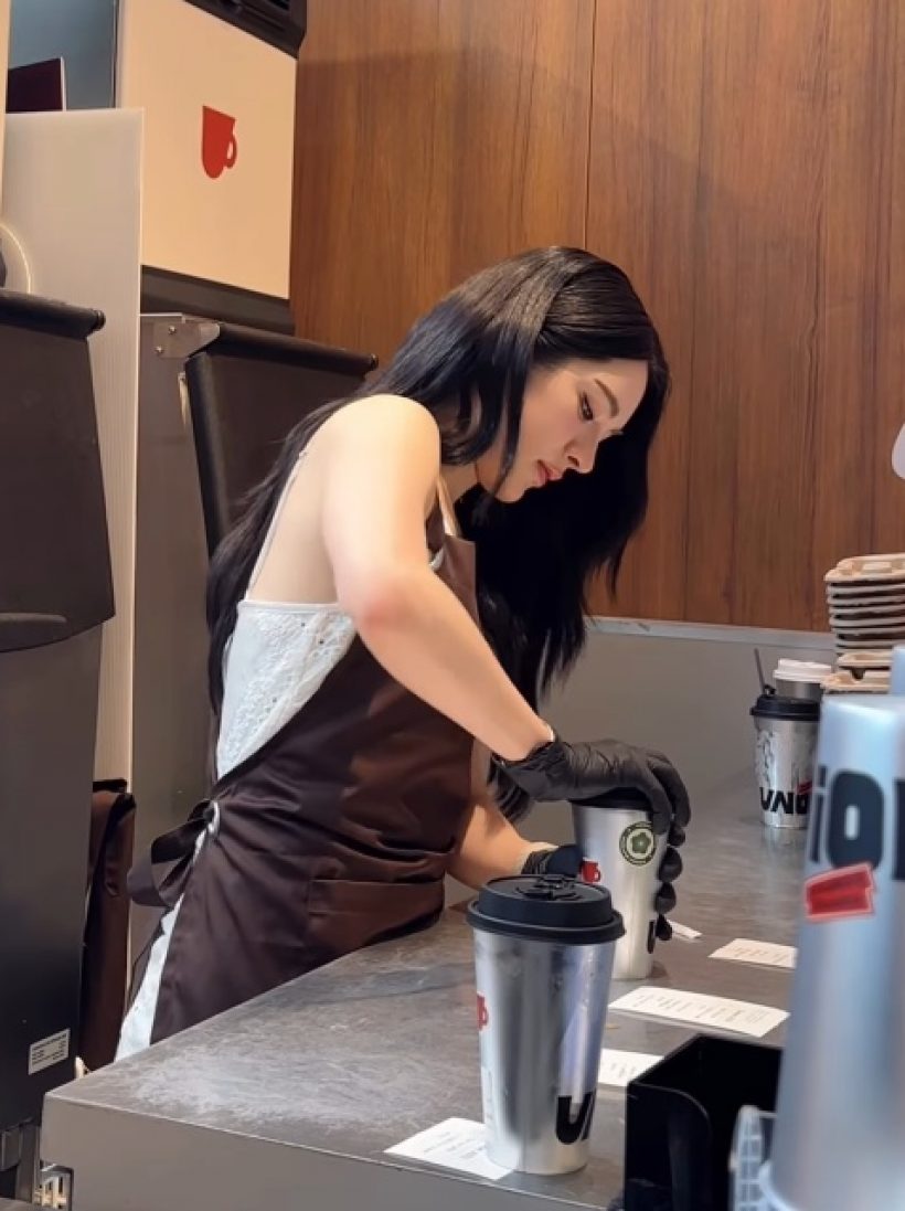 นางเอกดัง ขยันมาก!! ลุยงานบาริสต้าเองทุกขั้นตอน