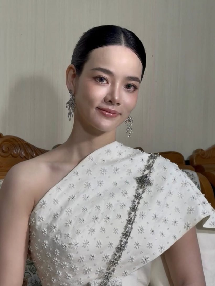 เซอร์ไพรส์! นางเอกดังใส่ชุดไทยสวยละมุน หรือจะมีข่าวดี