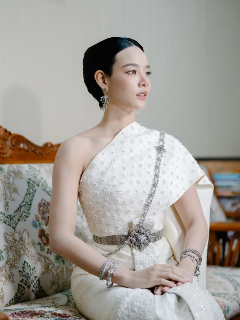 เซอร์ไพรส์! นางเอกดังใส่ชุดไทยสวยละมุน หรือจะมีข่าวดี