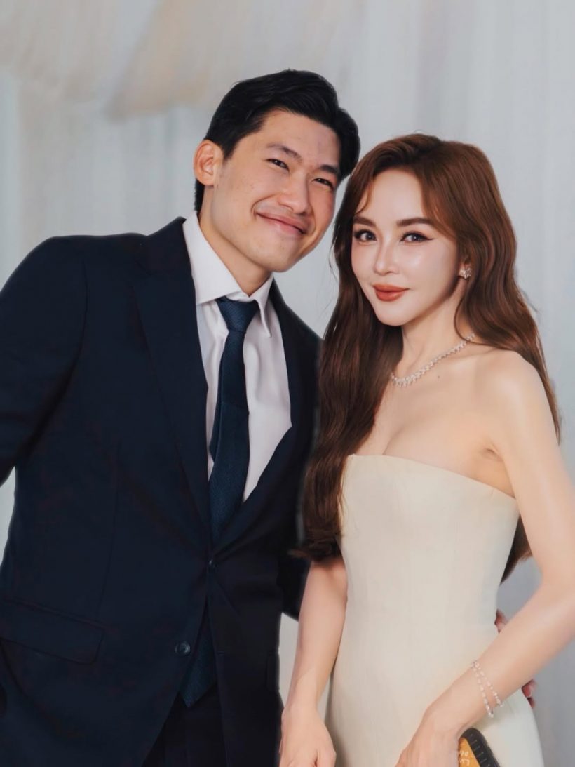 เเทบกรี๊ด! หม้ายสาวลูก 2 พาเเฟนหนุ่มคนใหม่เปิดตัวที่งานเเต่ง