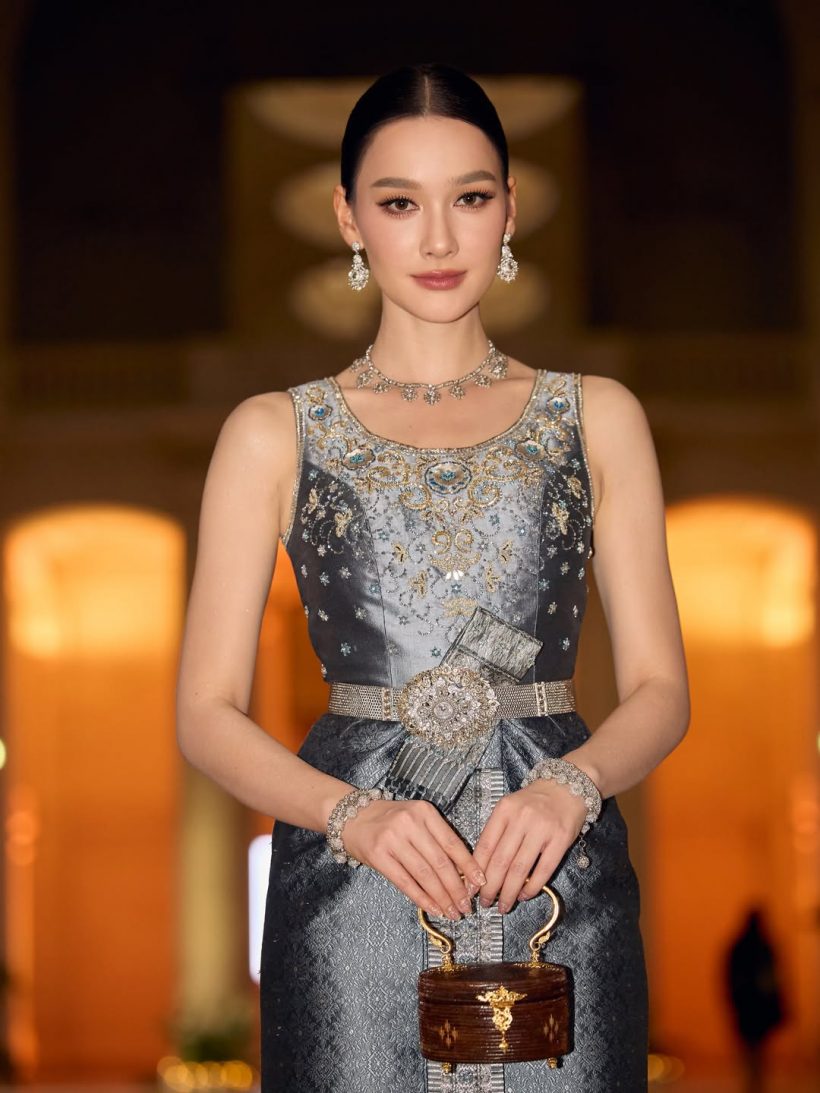 เดียร์น่า สุดภูมิใจ ได้พาชุดไทยดุสิต เฉิดฉายกลางกรุงปารีส