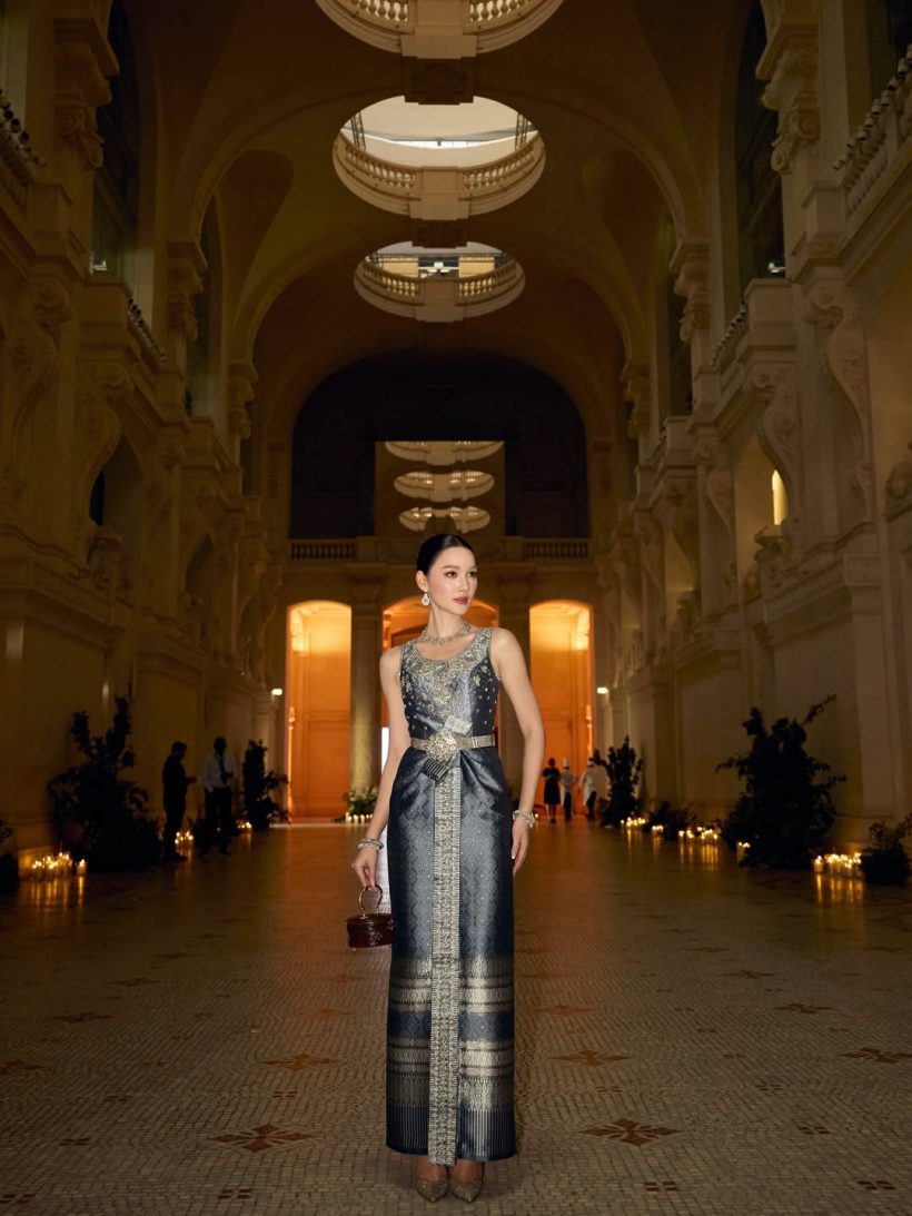 เดียร์น่า สุดภูมิใจ ได้พาชุดไทยดุสิต เฉิดฉายกลางกรุงปารีส