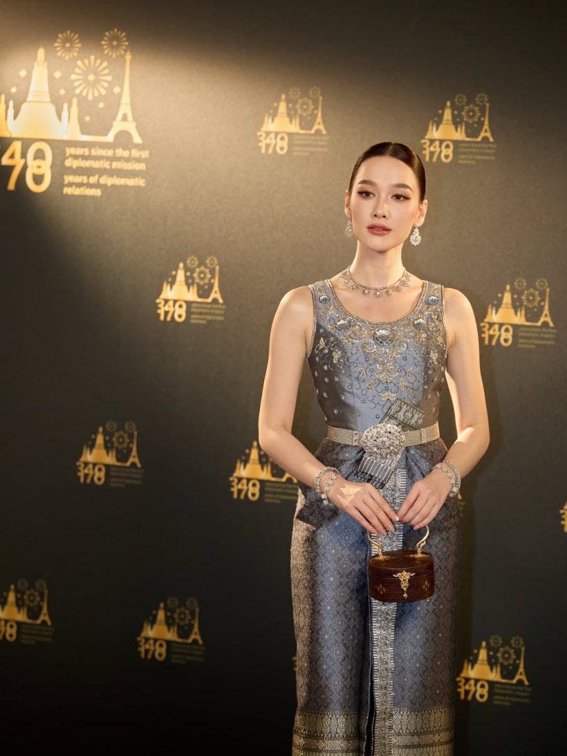 เดียร์น่า สุดภูมิใจ ได้พาชุดไทยดุสิต เฉิดฉายกลางกรุงปารีส